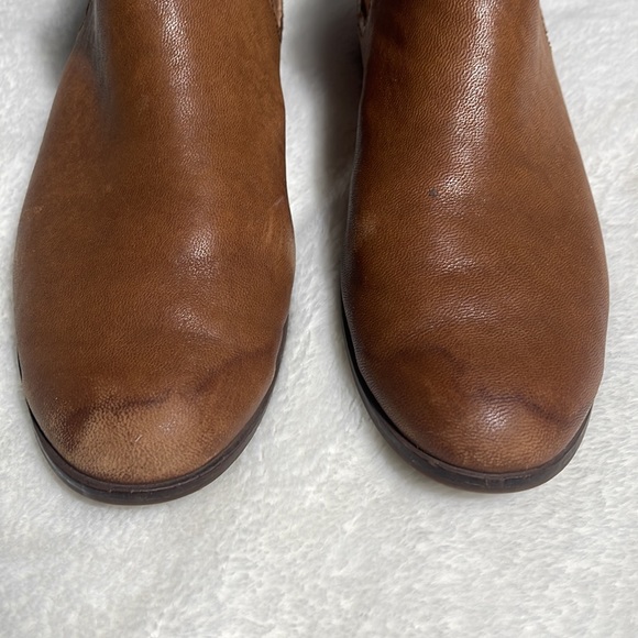 Frye Misty Chelsea Boot 9 - Picture 13 of 13